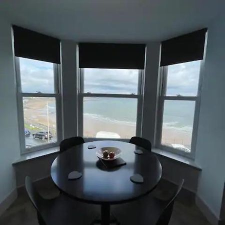 Superb 2 Bedroom Sea View Flat Scarborough Eksteriør billede
