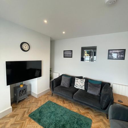 Superb 2 Bedroom Sea View Flat Scarborough Eksteriør billede