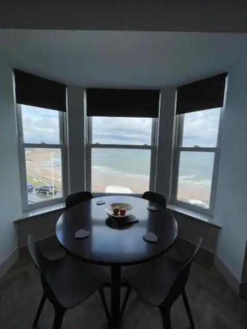 Superb 2 Bedroom Sea View Flat Scarborough Eksteriør billede