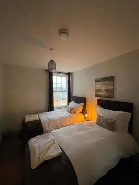 Superb 2 Bedroom Sea View Flat Scarborough Eksteriør billede