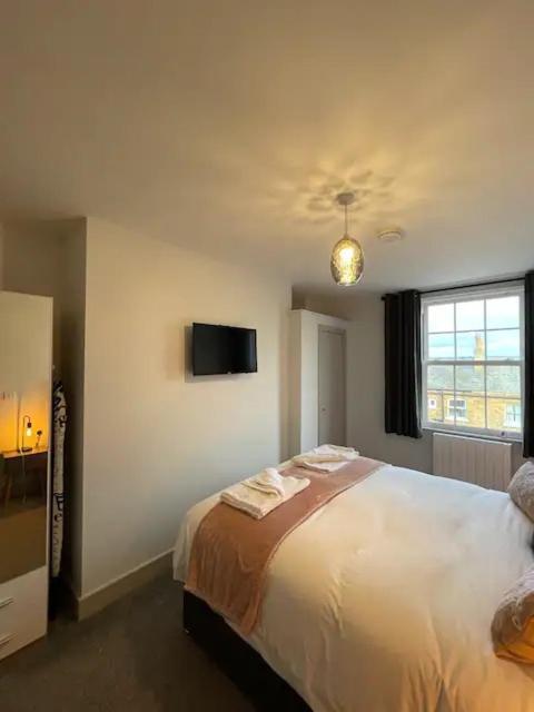 Superb 2 Bedroom Sea View Flat Scarborough Eksteriør billede