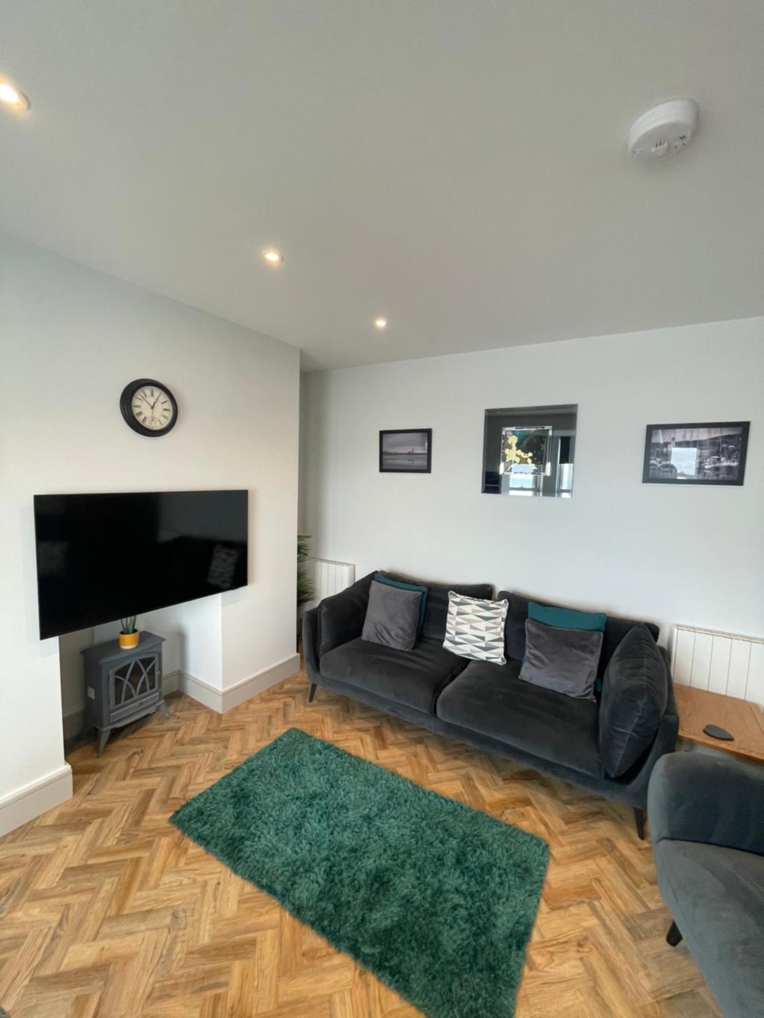 Superb 2 Bedroom Sea View Flat Scarborough Eksteriør billede