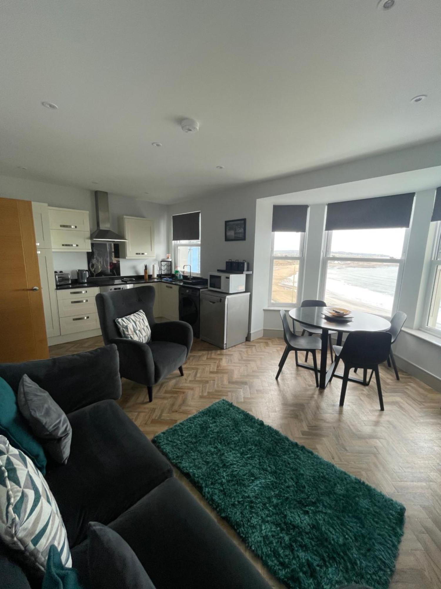 Superb 2 Bedroom Sea View Flat Scarborough Eksteriør billede